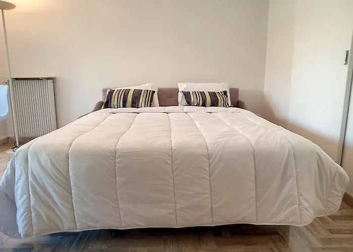 Henri Camille Real Estate - Latour - Studio 150M Martinez