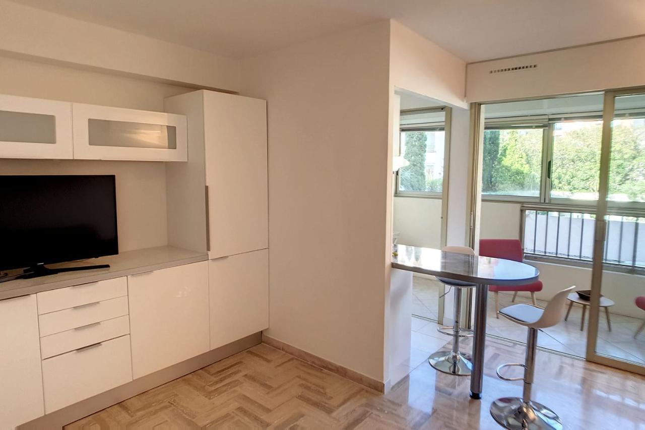 Henri Camille Real Estate - Latour - 150m Martinez Cannes