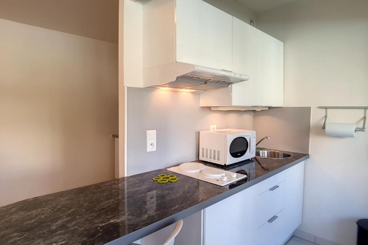 Henri Camille Real Estate - Latour - 150m Martinez *