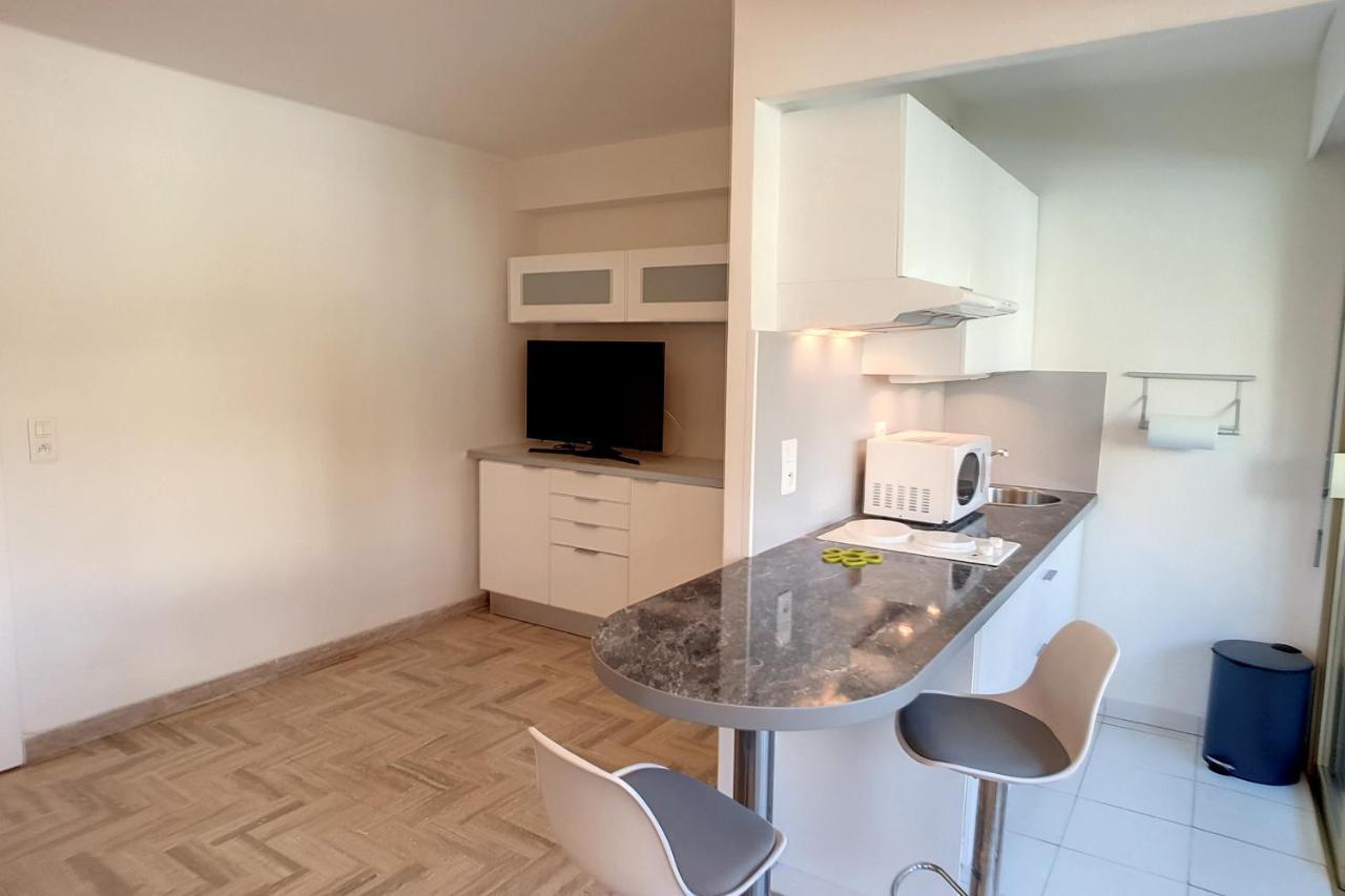 Henri Camille Real Estate - Latour - 150m Martinez *